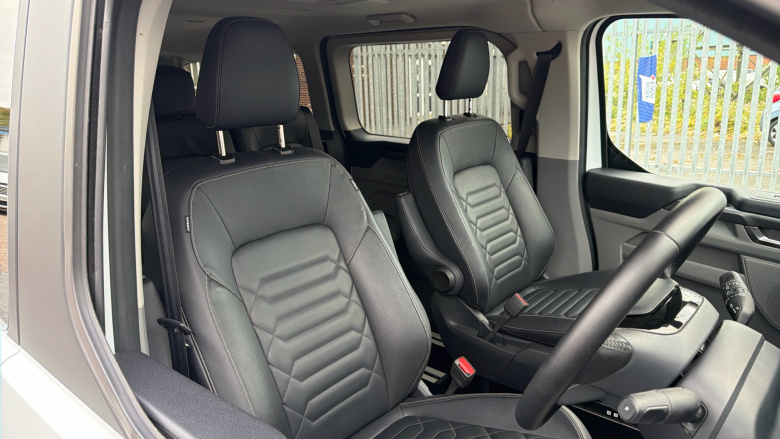 Ford Tourneo Custom 320 L2 Diesel Fwd 2.0 EcoBlue 136ps H1 Titanium 8 seater Auto